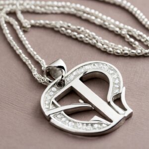 Collar personalizado con inicial de plata